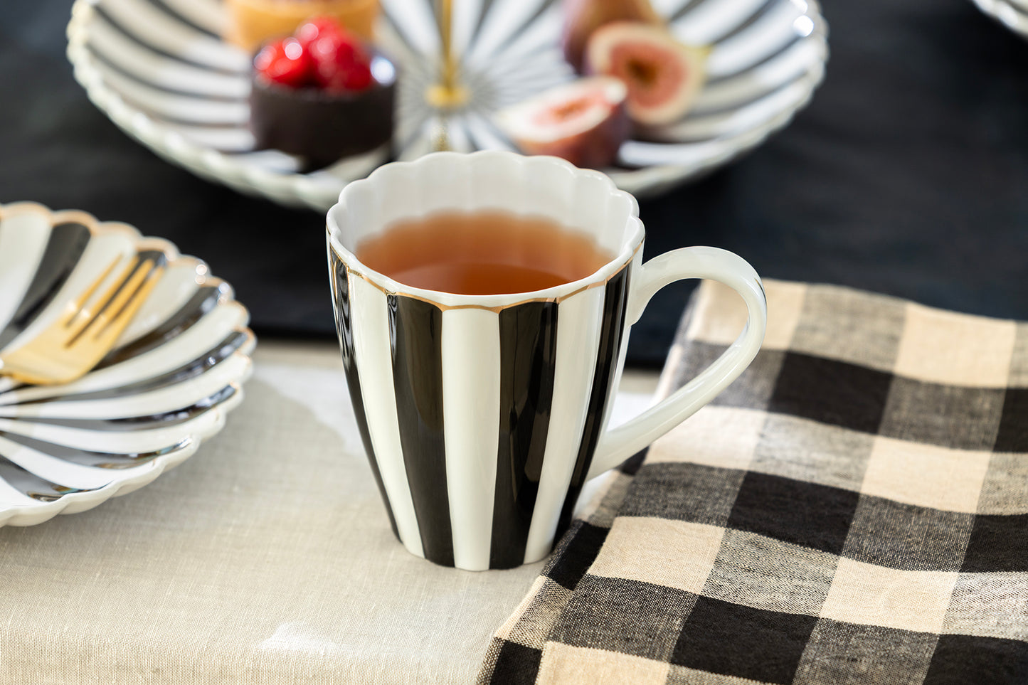 Black and White Scallop Fine Porcelain Mug