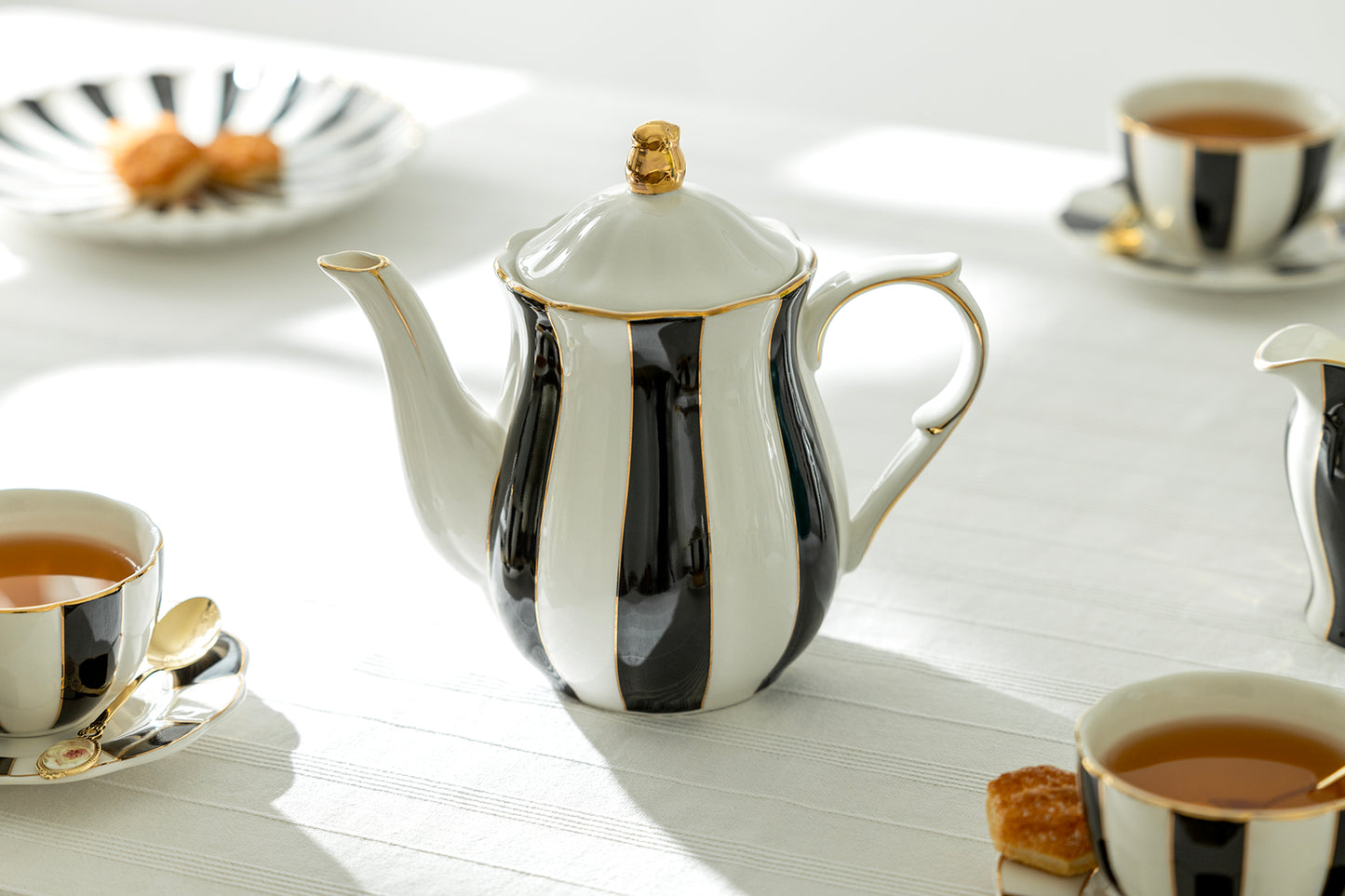 Black and White Scallop Fine Porcelain Teapot