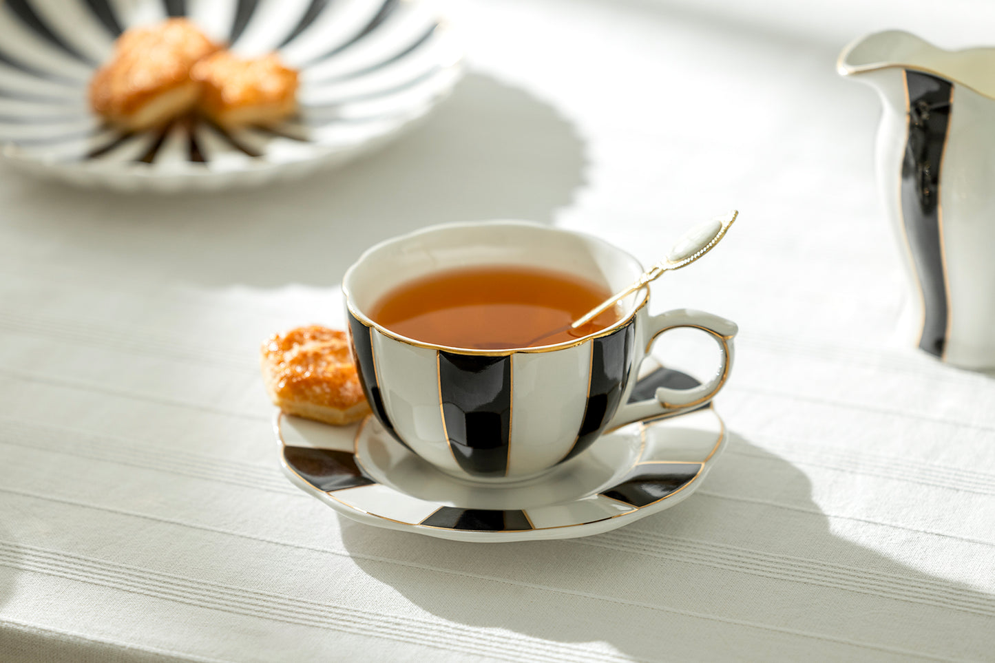 Black and White Scallop Fine Porcelain Tea Set