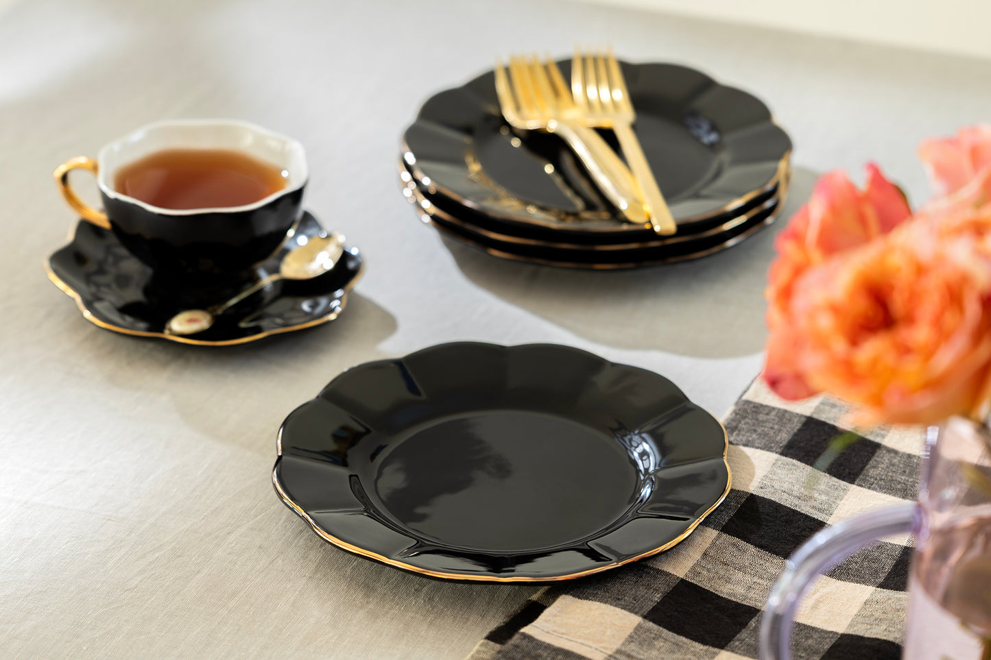 Black Gold Scallop Fine Porcelain Dessert Plate