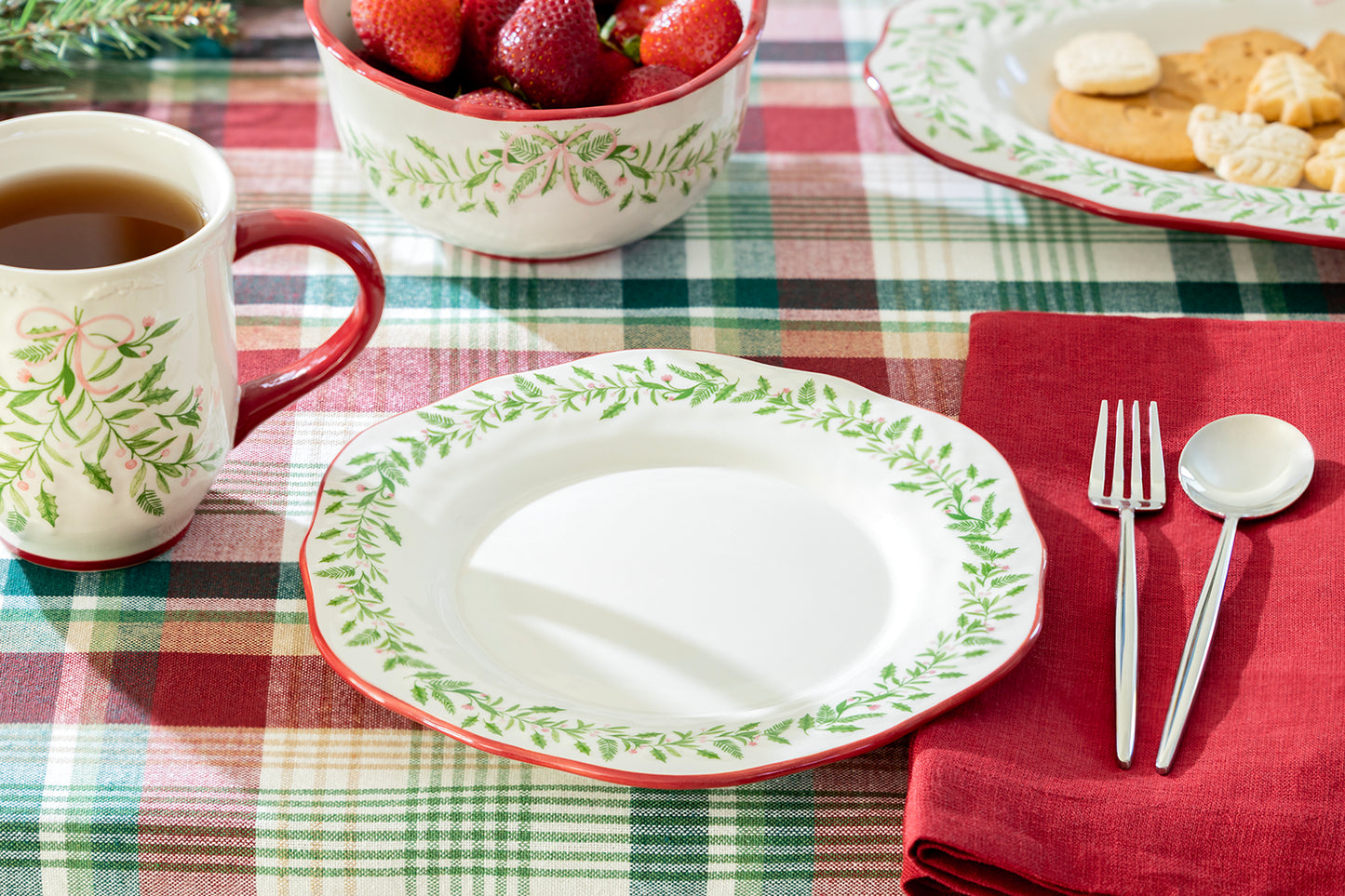 Holly Garland Dessert/Salad Plate
