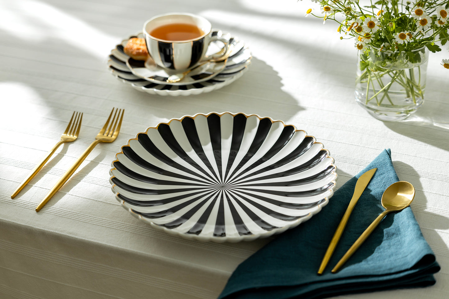 Black and White Stripe Scallop Fine Porcelain Dinner Plate