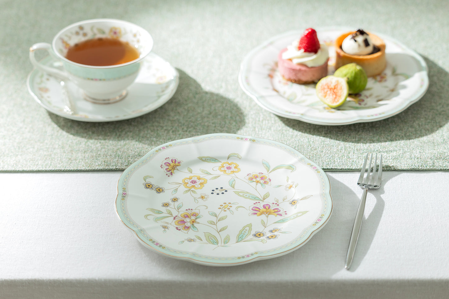 Yellow Corn Flowers with Mint Rim Fine Porcelain Dessert Plate