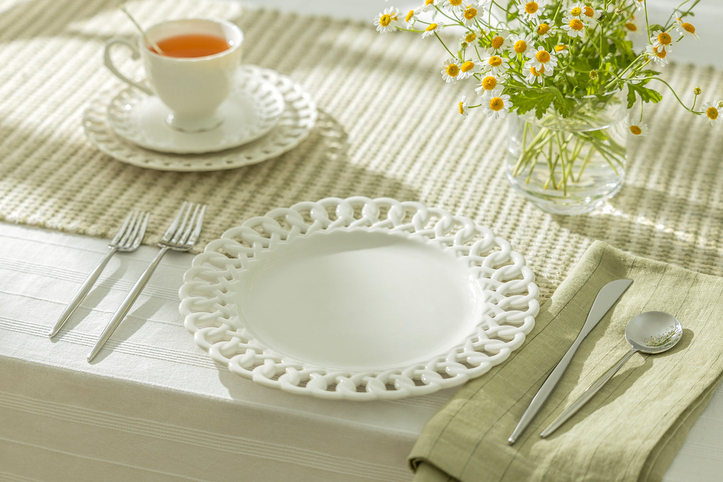 White Heirloom Fine Porcelain Dinner Plate