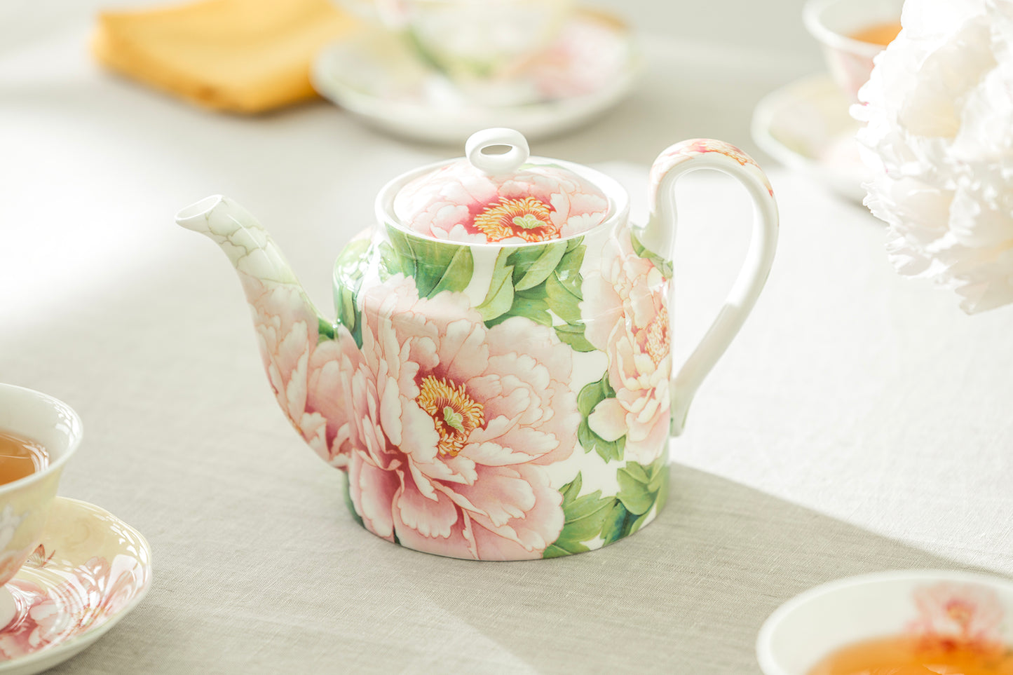 Stechcol Gracie Bone China Empire Peony Bone China Teapot