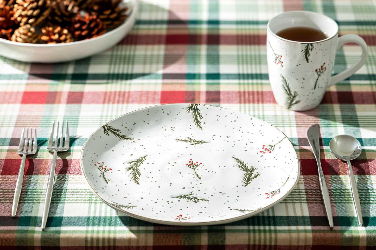 Holly Berries Organic Shape Dinner Plate