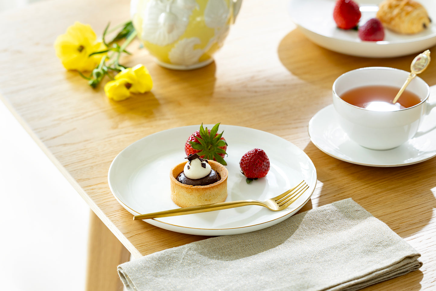 Gold Rim Blanc Bone China Dessert Plate