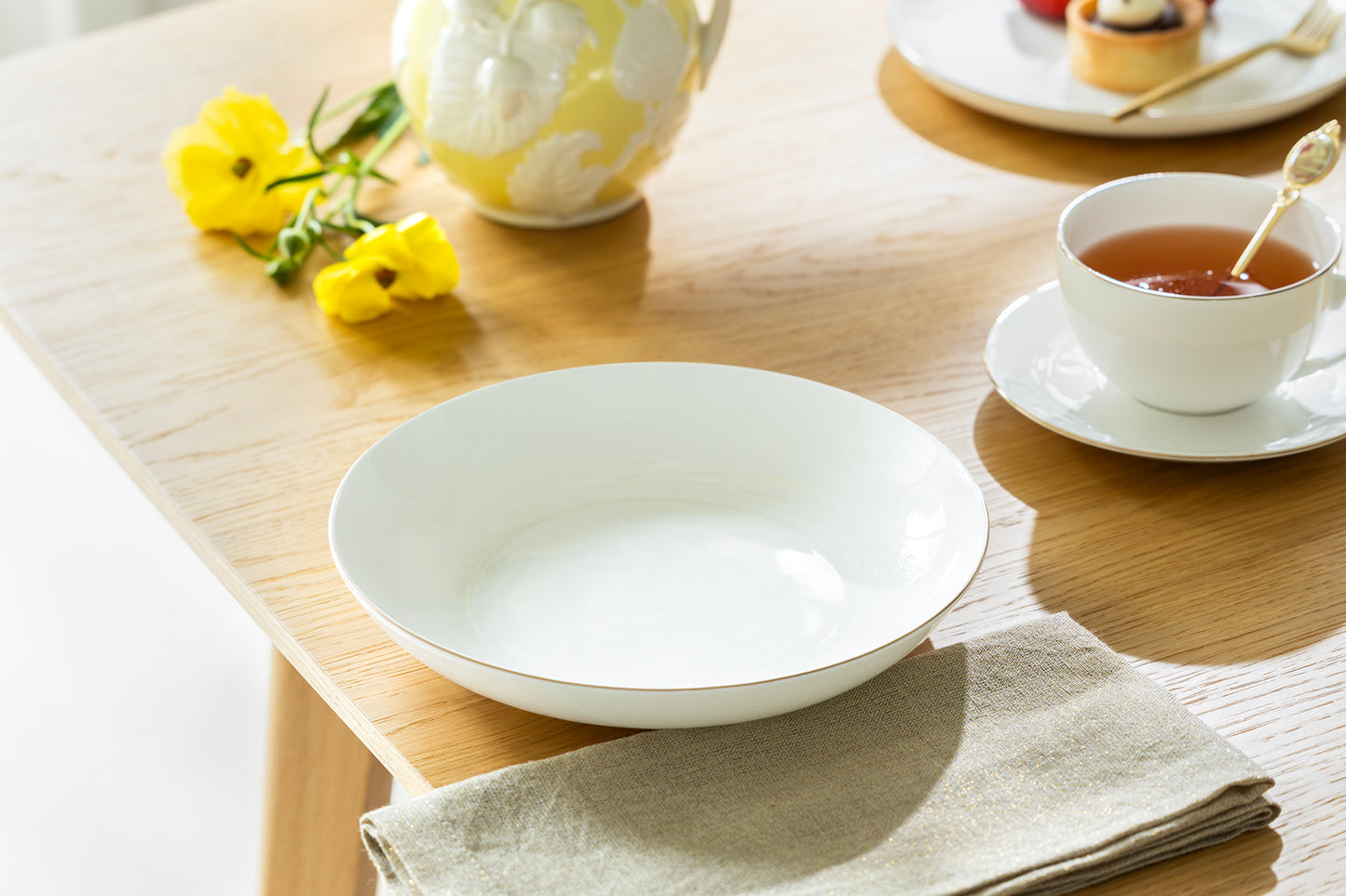 Gold Rim Blanc Bone China Dinner Bowl