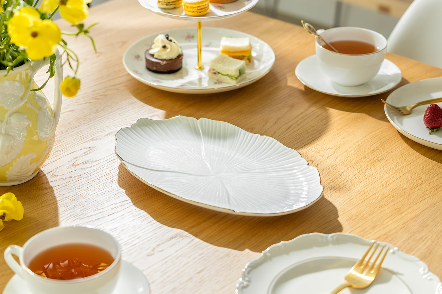 Ginkgo Gold Luxe Fine Porcelain Oval Serving Platter - Medium