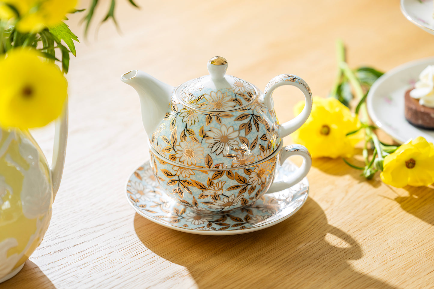 Blue & Gold Daisy Fine Porcelain Tea For One Set with Pink Gift Box