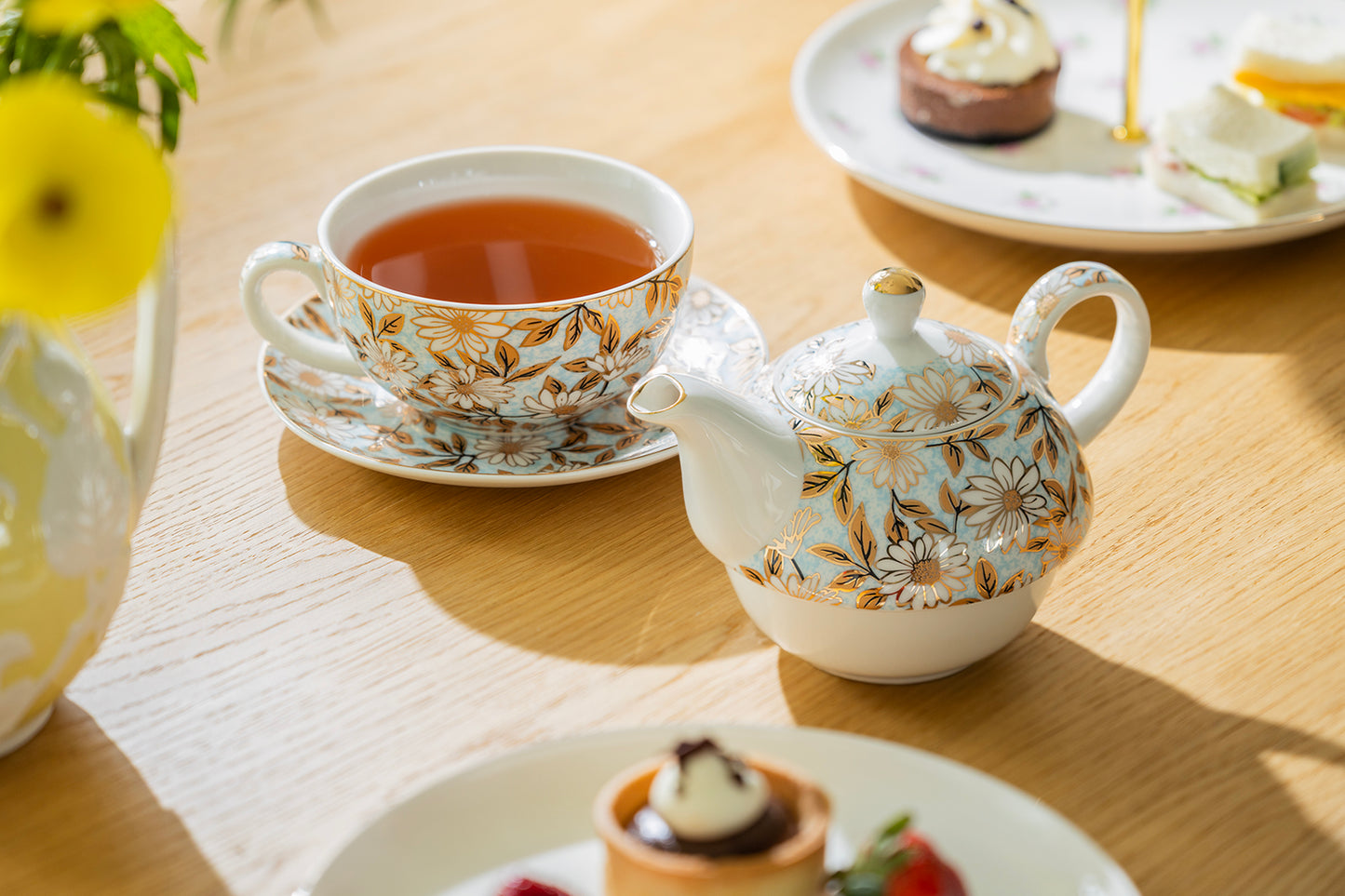 Blue & Gold Daisy Fine Porcelain Tea For One Set with Pink Gift Box