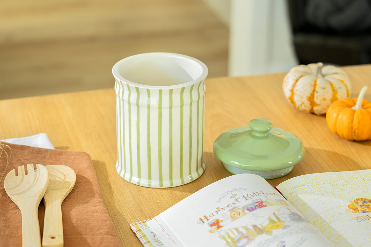 Green & White Stripes Canister with Lid – 2.5qt