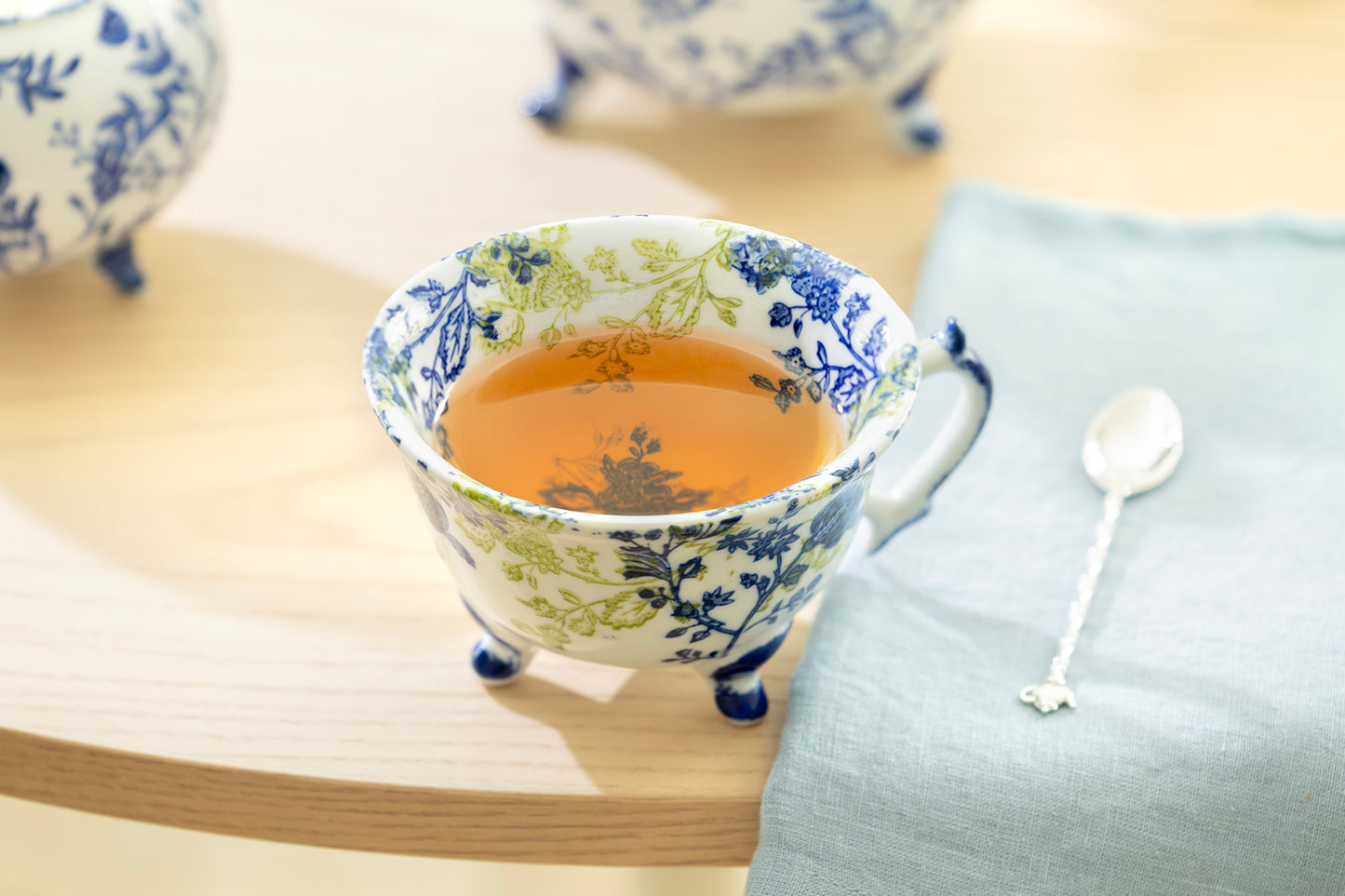 Blue Botanical Garden Three-Foot Fine Porcelain Cup
