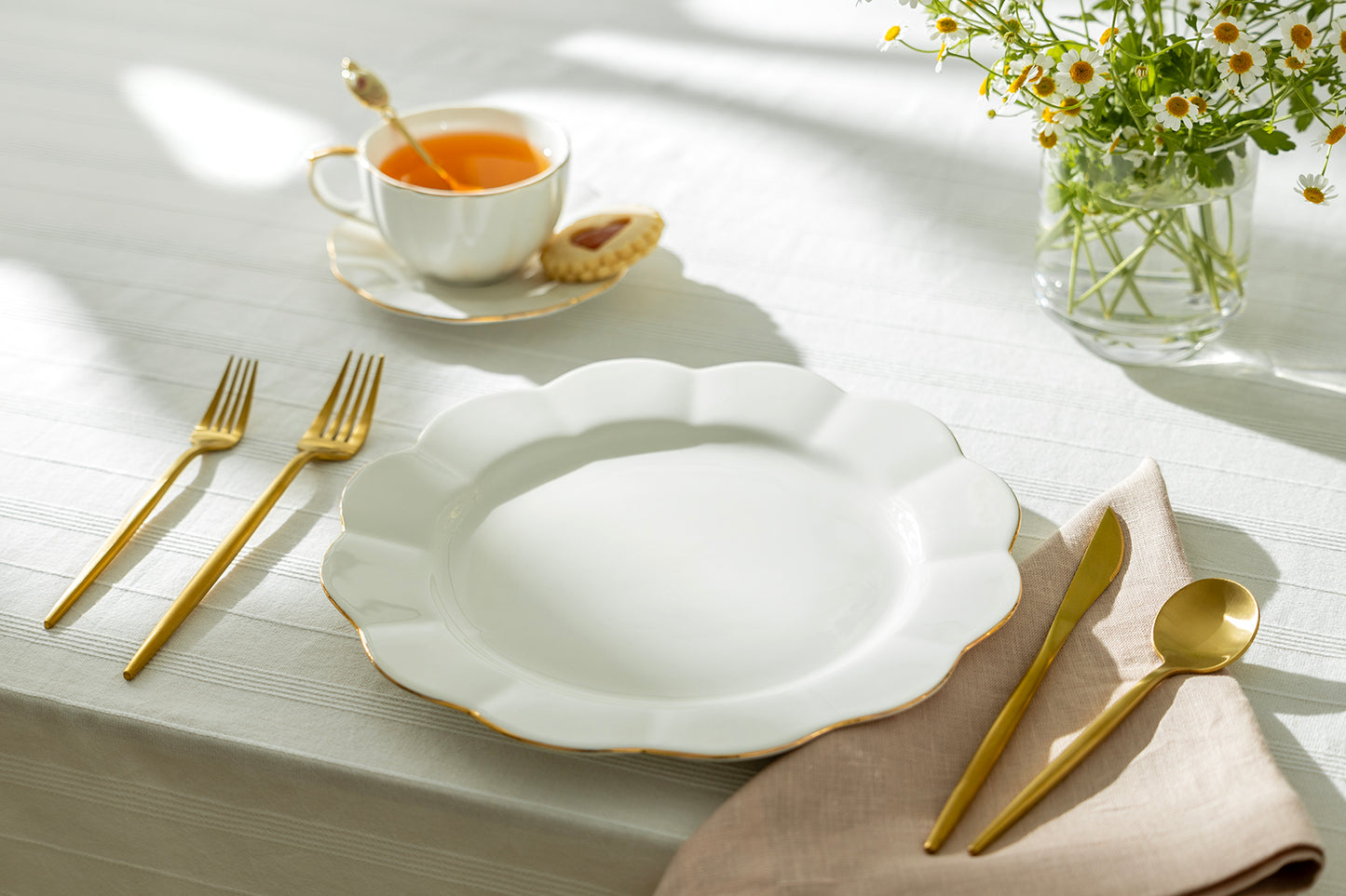 White Gold Scallop Fine Porcelain Dinner Plate