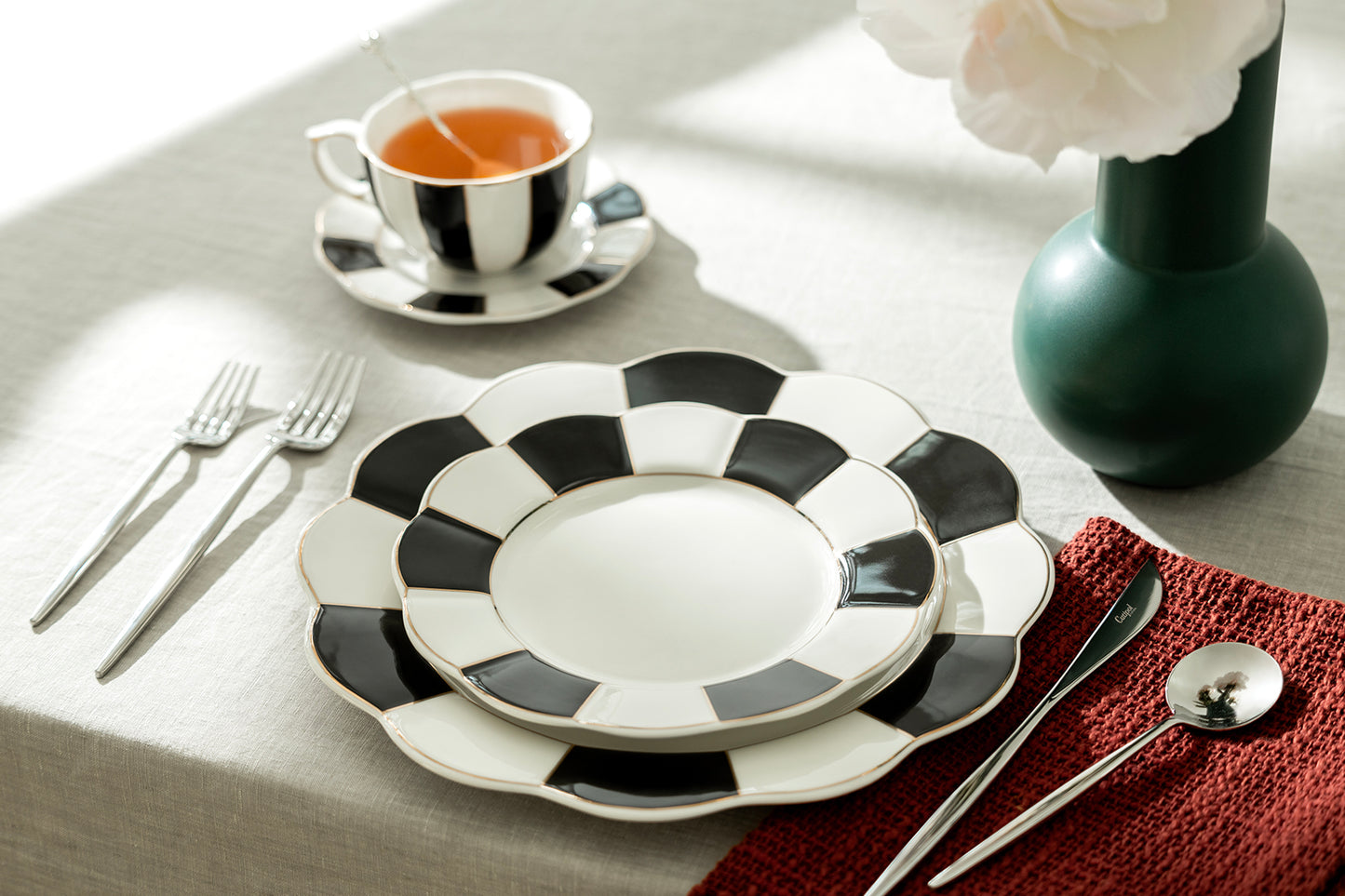 Black and White Scallop Fine Porcelain Tea Set