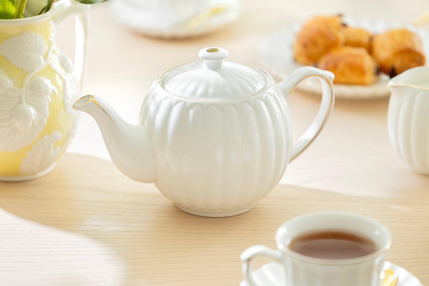 White Gold Shell Fine Porcelain Teapot