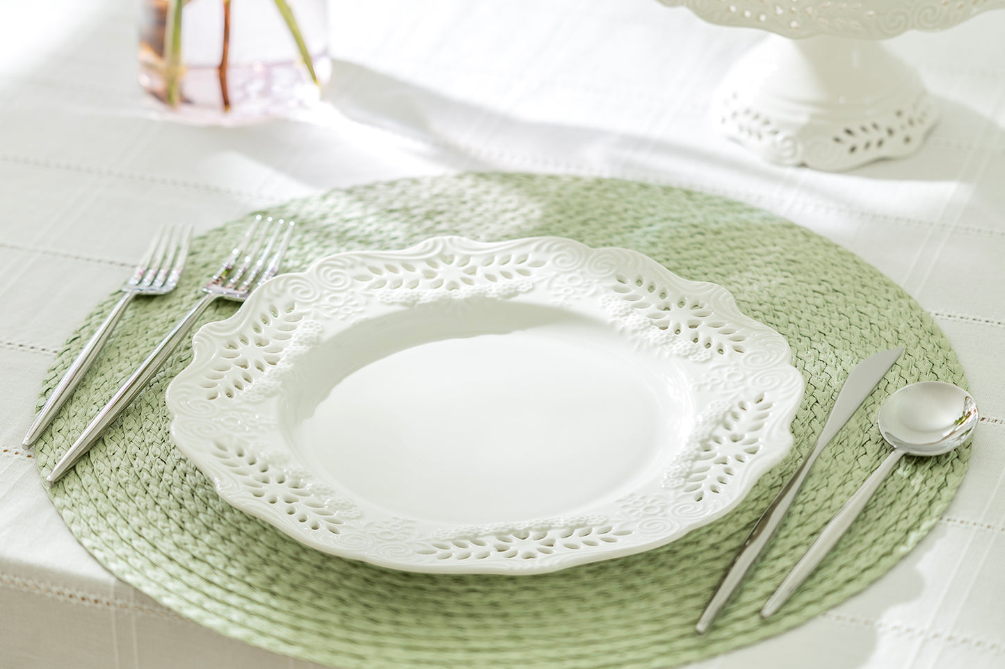 White Victorian Fine Porcelain Dinner Plate